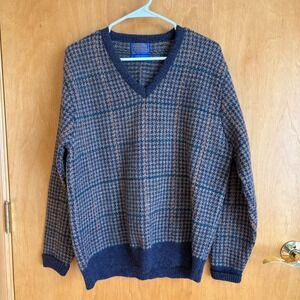 Pendleton Country Traditions Pure Virgin Wool Sweater Men's Size L Plaid V-Neck